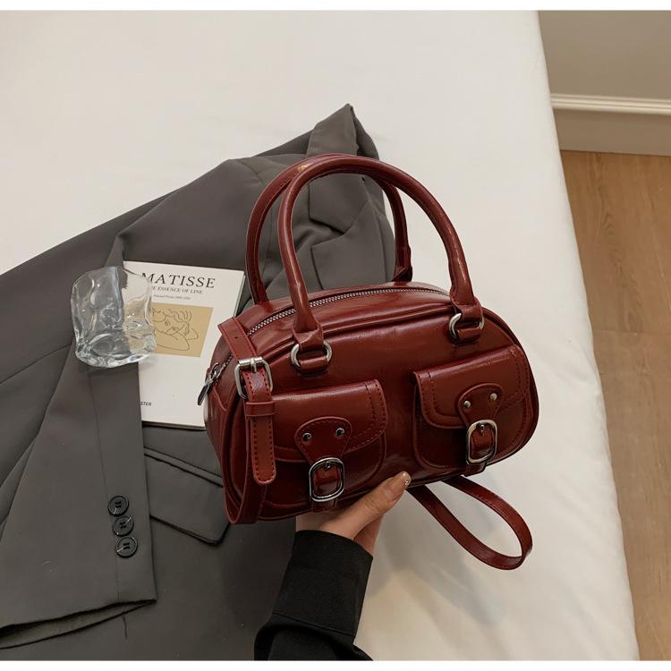 Premium commuter messenger bag simple and fashionable Boston bag women s 2025 spring new large-capacity shoulder bag бордовый
Premium commuter messenger bag simple and fashionable Boston bag women s 2025 spring new large-capacity shoulder bag бордовый