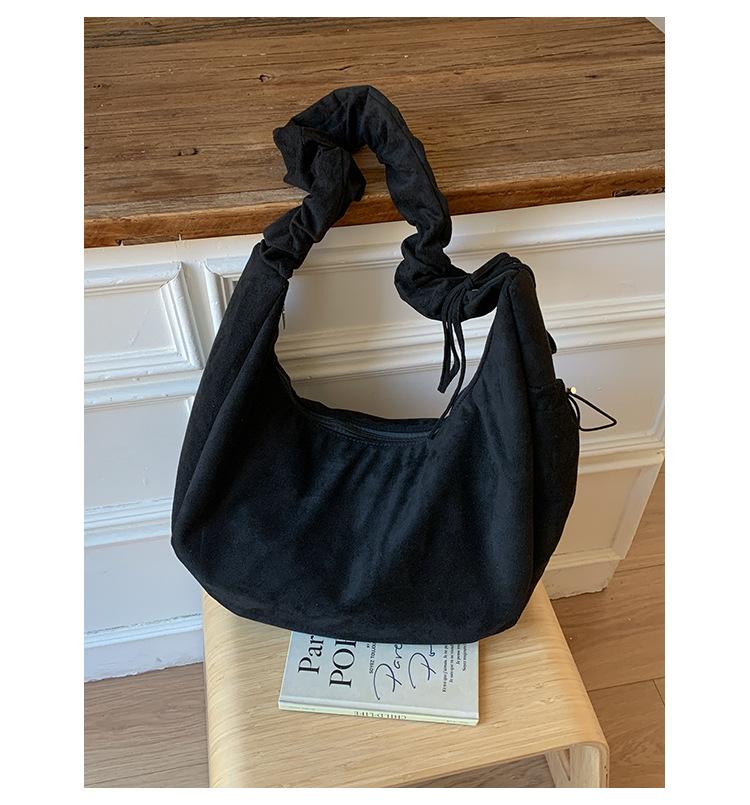 Retro large-capacity pleated shoulder bag women s 2025 new fashion casual dumpling bag Korean version niche messenger bag чёрный
Retro large-capacity pleated shoulder bag women s 2025 new fashion casual dumpling bag Korean version niche messenger bag чёрный