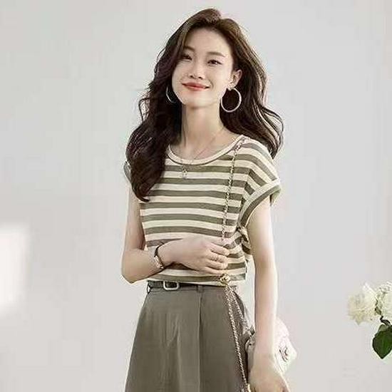 Women s Striped Short-Sleeve T-Shirt and Skirt Two-Piece Set - Summer 2026 Collection M (80-105 cm)
Women s Striped Short-Sleeve T-Shirt and Skirt Two-Piece Set - Summer 2026 Collection M (80-105 cm)