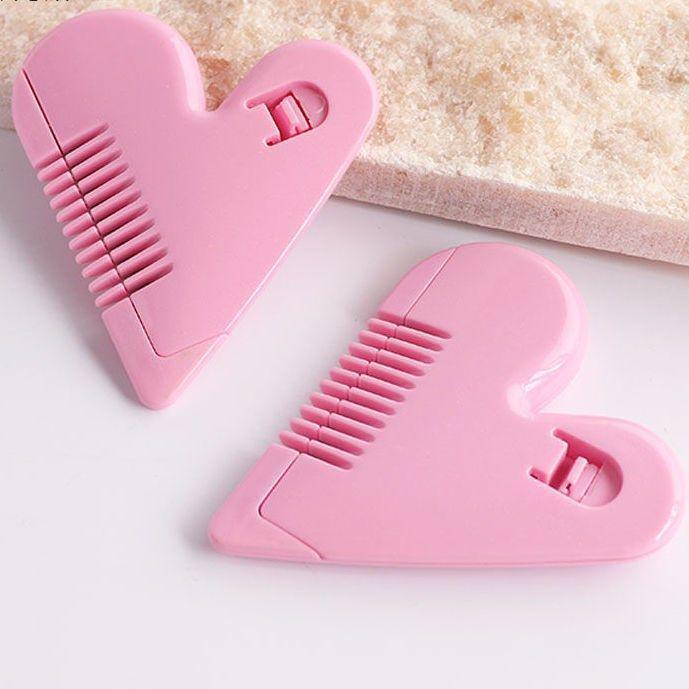 Двусторонняя расческа в форме сердца для подравнивания челки Heart-shaped hair cutting tool
Двусторонняя расческа в форме сердца для подравнивания челки Heart-shaped hair cutting tool