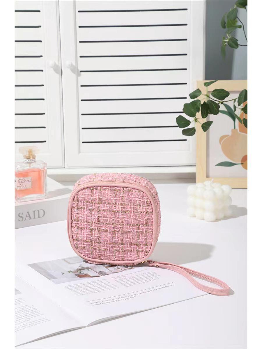 Компактна косметичка з ароматизованою помадою та кабелем для передачі даних рожевий/золотий
Компактна косметичка з ароматизованою помадою та кабелем для передачі даних рожевий/золотий