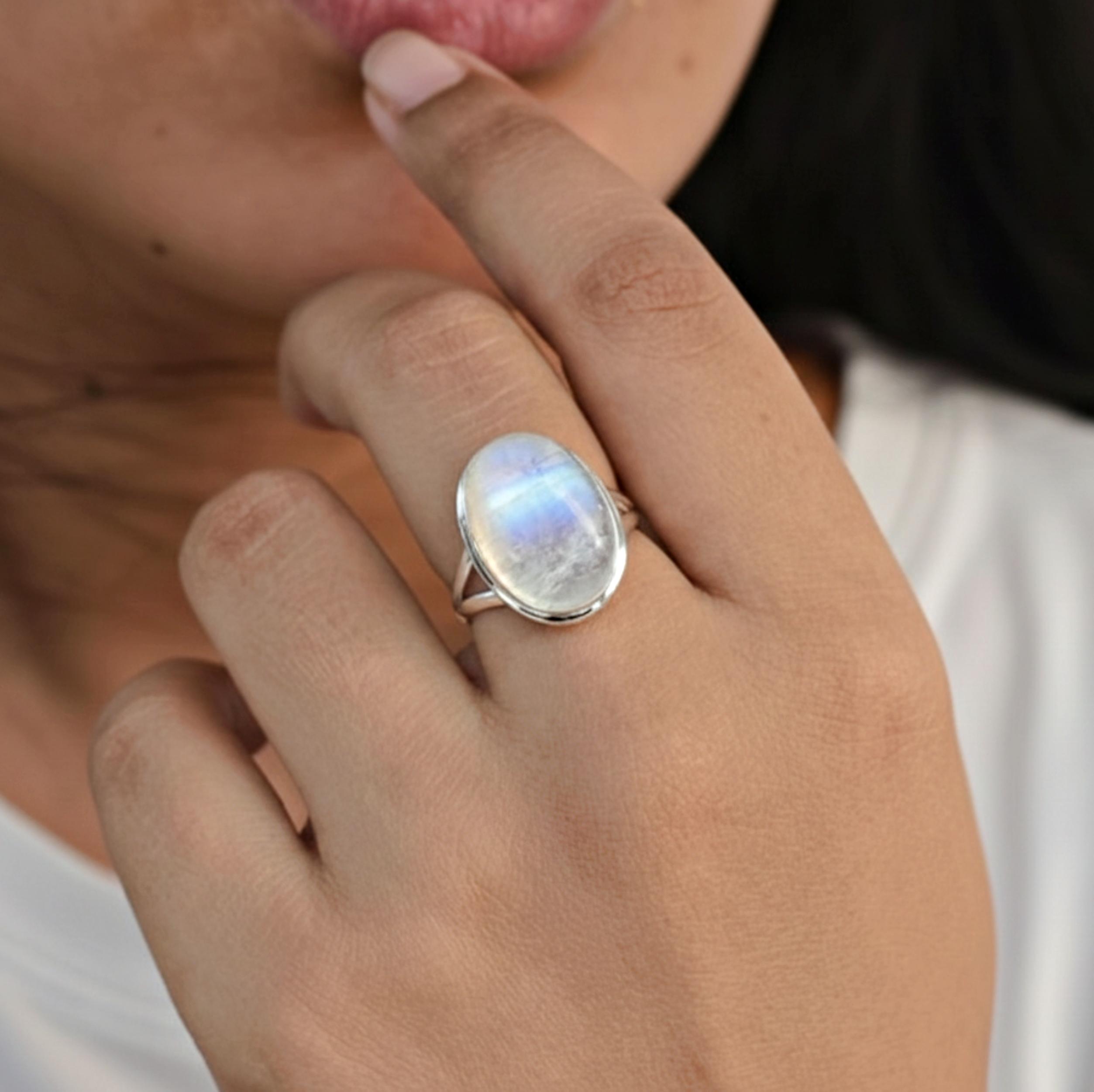 Овальне каблучка-заява з райдужного місячного каменю, Стерлінгове срібло 925 проби, Мінімалістична богемна каблучка для жінок 12 срібний
Овальне каблучка-заява з райдужного місячного каменю, Стерлінгове срібло 925 проби, Мінімалістична богемна каблучка для жінок 12 срібний