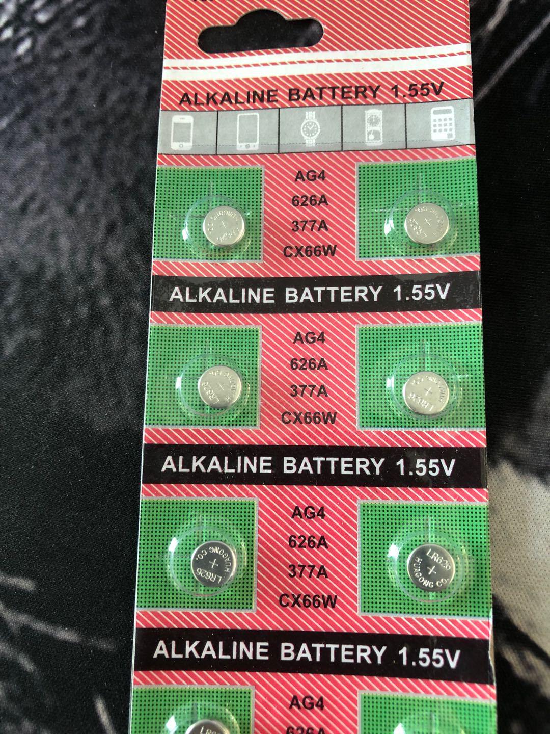 Комплект из часов и браслета с коробками, батареей, регулятором счетчика и отверткой
Комплект из часов и браслета с коробками, батареей, регулятором счетчика и отверткой