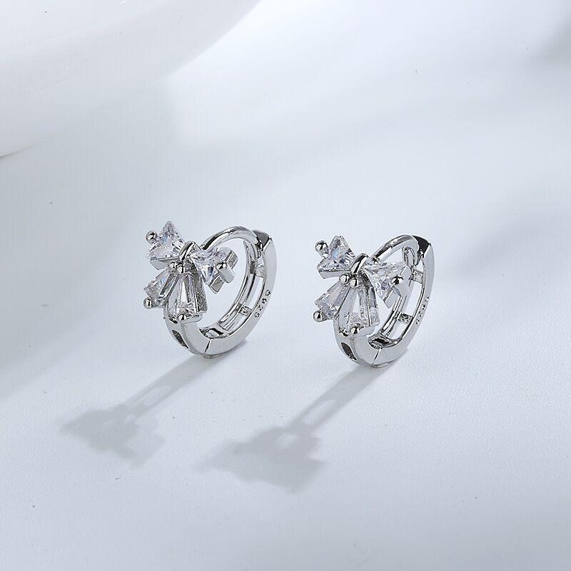 Bow ear buckle female Douyin summer INS wind flash diamond sweet temperament small fragrant wind earrings earrings female
Bow ear buckle female Douyin summer INS wind flash diamond sweet temperament small fragrant wind earrings earrings female