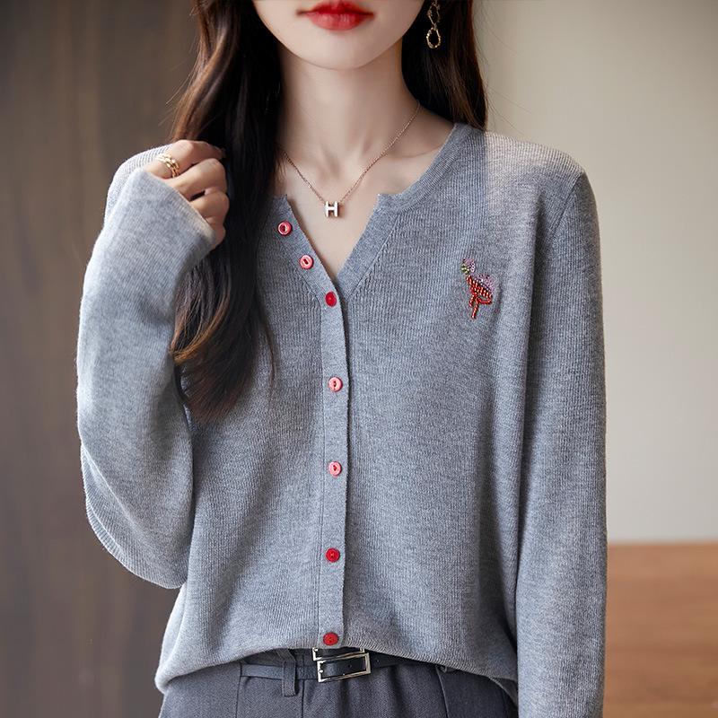 Spring/Summer Women s Embroidered Beaded Knit Cardigan - Versatile Round Neck Top. XL for 135-150 jin
Spring/Summer Women s Embroidered Beaded Knit Cardigan - Versatile Round Neck Top. XL for 135-150 jin