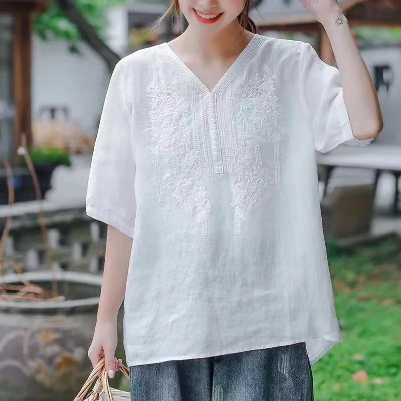 Women s Spring/Summer V-neck Embroidered Button-Down Blouse: Boho-Chic Retro Cotton-Linen T-Shirt with Embroidery XS білий
Women s Spring/Summer V-neck Embroidered Button-Down Blouse: Boho-Chic Retro Cotton-Linen T-Shirt with Embroidery XS білий