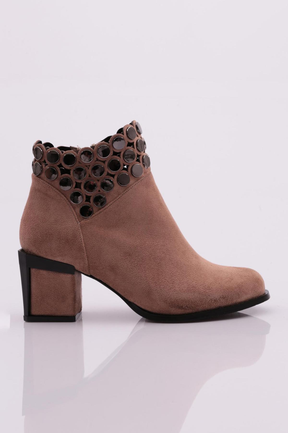 Женские модные ботинки на каблуке с кристаллами и камнями 36
Женские модные ботинки на каблуке с кристаллами и камнями 36