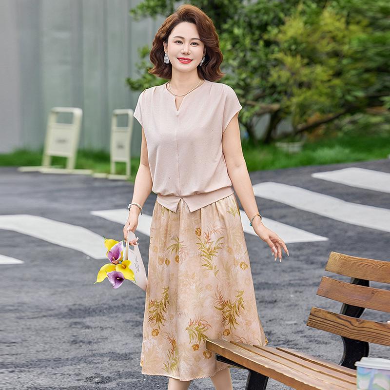 Elegant Chinese Style Two-piece Set: Loose Short-sleeved Top and Skirt for Young and Middle-aged Women 3XL
Elegant Chinese Style Two-piece Set: Loose Short-sleeved Top and Skirt for Young and Middle-aged Women 3XL