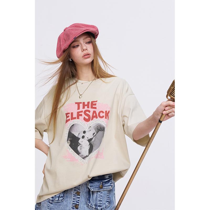 ELFSACK Women s Oversized T-Shirt with Heart Portrait, Vintage Graphic Short Sleeve Tee for Summer, Chic Aesthetic Cotton Top S
ELFSACK Women s Oversized T-Shirt with Heart Portrait, Vintage Graphic Short Sleeve Tee for Summer, Chic Aesthetic Cotton Top S