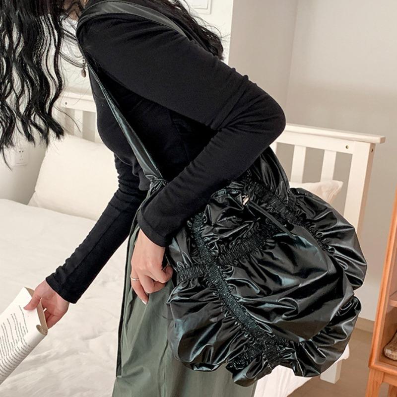 Luxury Design Ruched Women s Shoulder Bag Glossy Soft Leather Drawstring Large Messenger Pack Korean Fashion Crossbody Bags
Luxury Design Ruched Women s Shoulder Bag Glossy Soft Leather Drawstring Large Messenger Pack Korean Fashion Crossbody Bags