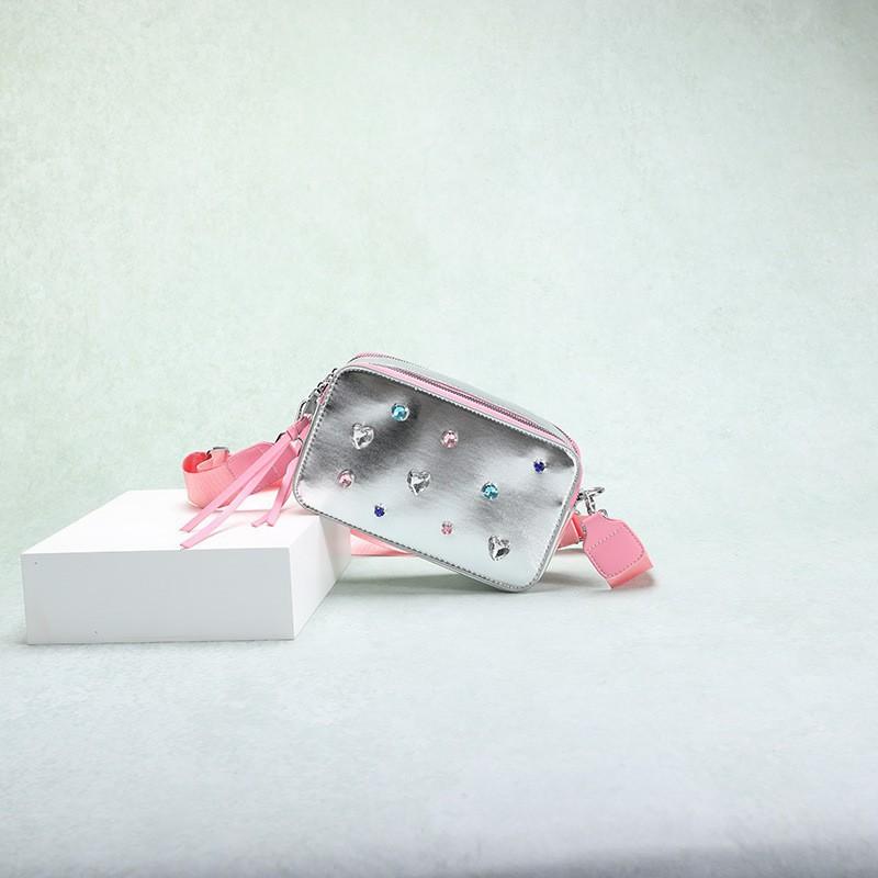 Vintage Camera Bag Women. Trendy Diamond-studded All-matching Small Square Bag. Popular Silver Messenger срібний
Vintage Camera Bag Women. Trendy Diamond-studded All-matching Small Square Bag. Popular Silver Messenger срібний