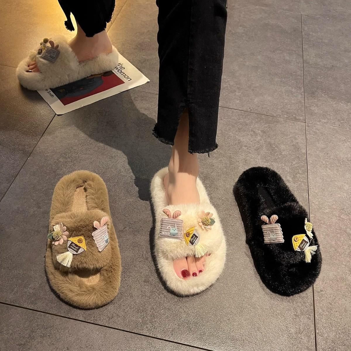 Internet celebrity super fire cute fluffy slippers women 2024 spring and autumn new wear thick bottom stepping shit feeling one word cotton slippers 35 чёрный
Internet celebrity super fire cute fluffy slippers women 2024 spring and autumn new wear thick bottom stepping shit feeling one word cotton slippers 35 чёрный
