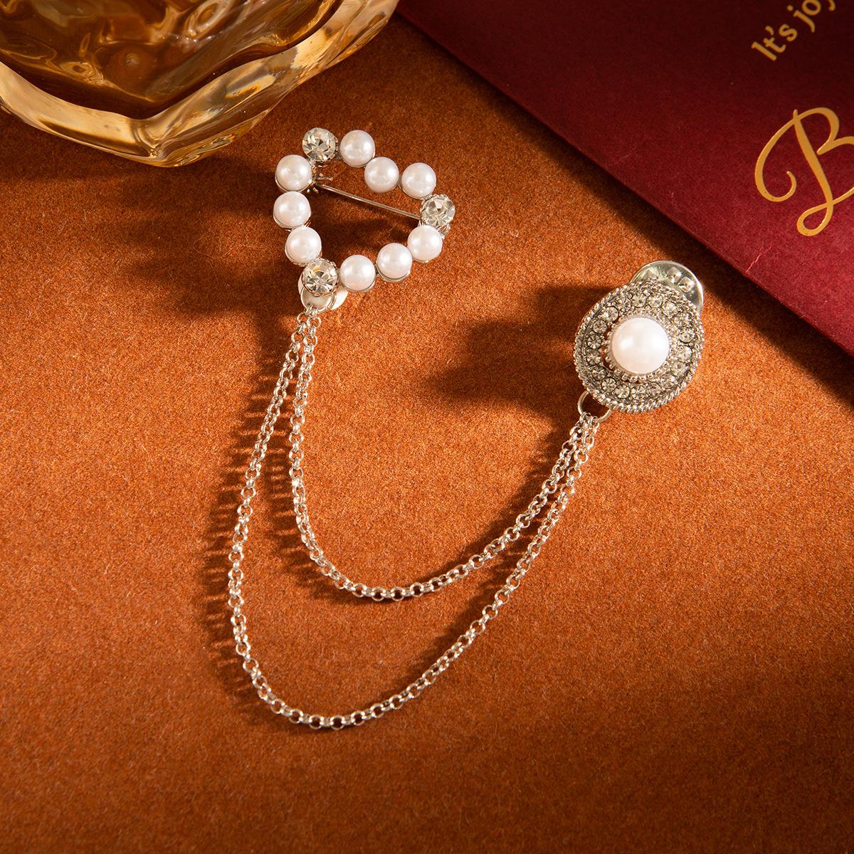 Light Luxury British Retro Love Pearl Double Chain Fringed Collar Pin Women S Exquisite Brooch
Light Luxury British Retro Love Pearl Double Chain Fringed Collar Pin Women S Exquisite Brooch