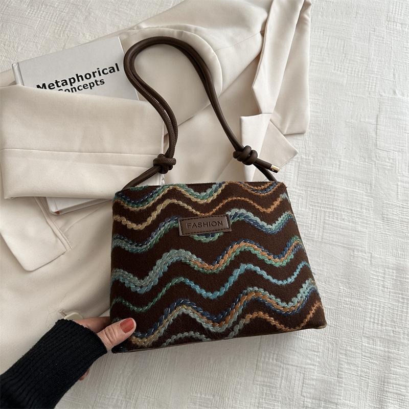 Модная универсальная сумка для поездок на работу, женская весенняя сумка через плечо, сумка-ведро
Модная универсальная сумка для поездок на работу, женская весенняя сумка через плечо, сумка-ведро