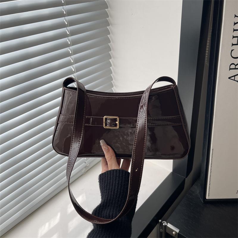 Single-shoulder Bag with Simple and Unique Design, Fashionable Underarm Bag
Single-shoulder Bag with Simple and Unique Design, Fashionable Underarm Bag