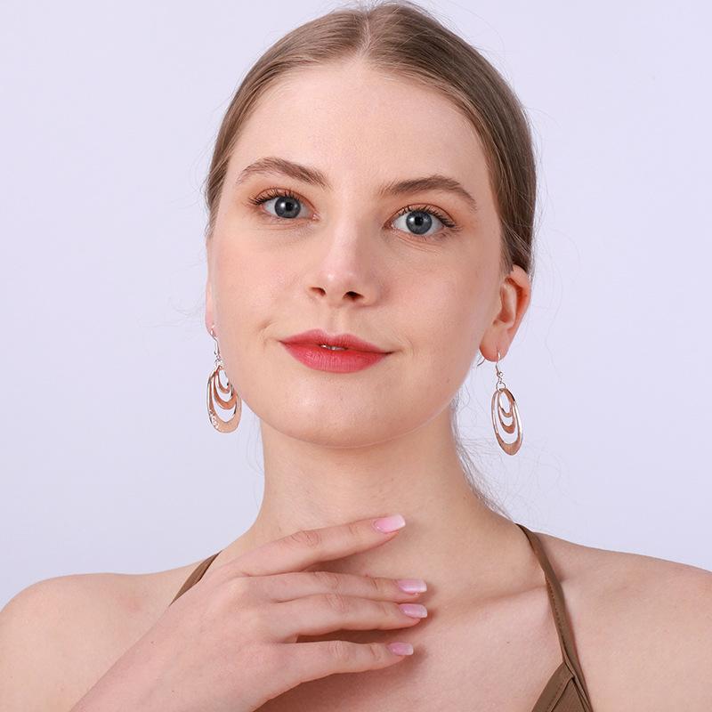 Popular all-match contrast color oval geometric earrings fashionable high-end ladies earrings
Popular all-match contrast color oval geometric earrings fashionable high-end ladies earrings