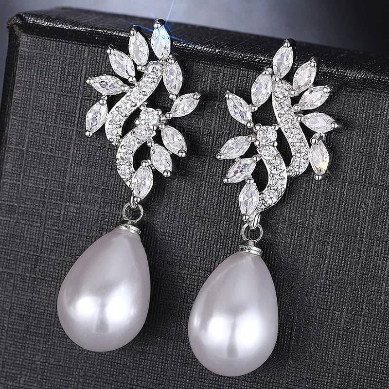 Huitan Noble Water Drop Design Imitation Pearl Women Drop Earrings Inlaid CZ Fashion Wedding Elegant Party Accessories Zircon
Huitan Noble Water Drop Design Imitation Pearl Women Drop Earrings Inlaid CZ Fashion Wedding Elegant Party Accessories Zircon