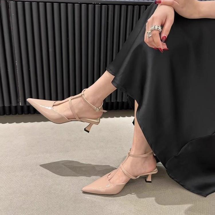 2024 spring and summer new patent leather cross thin strap pointed heel medium heel single shoes empty bag head high heel sandals 39 
2024 spring and summer new patent leather cross thin strap pointed heel medium heel single shoes empty bag head high heel sandals 39