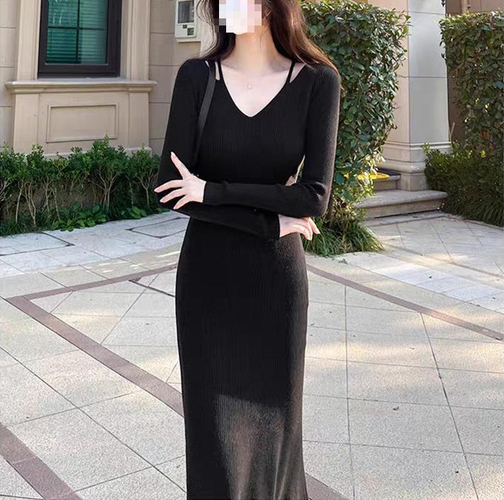 Осеннее облегающее трикотажное платье-слинг с V-образным вырезом one size чёрный
Осеннее облегающее трикотажное платье-слинг с V-образным вырезом one size чёрный