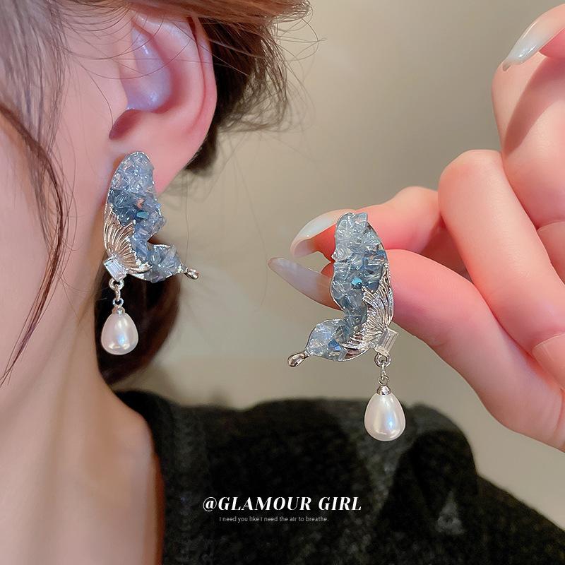 Personality and creativity Butterfly pearl pendant earrings ins Sweet and versatile temperament earrings Personality trend earrings
Personality and creativity Butterfly pearl pendant earrings ins Sweet and versatile temperament earrings Personality trend earrings