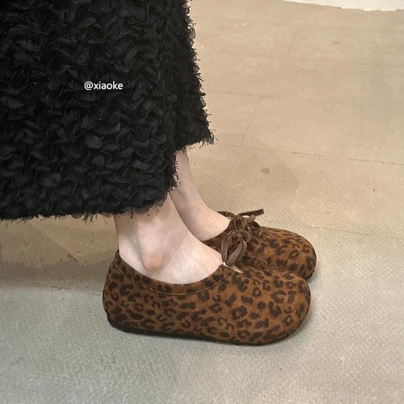 Retro flat fleece women s autumn and winter new bow one-foot pedals and versatile beanie shoes 40 леопардовий
Retro flat fleece women s autumn and winter new bow one-foot pedals and versatile beanie shoes 40 леопардовий