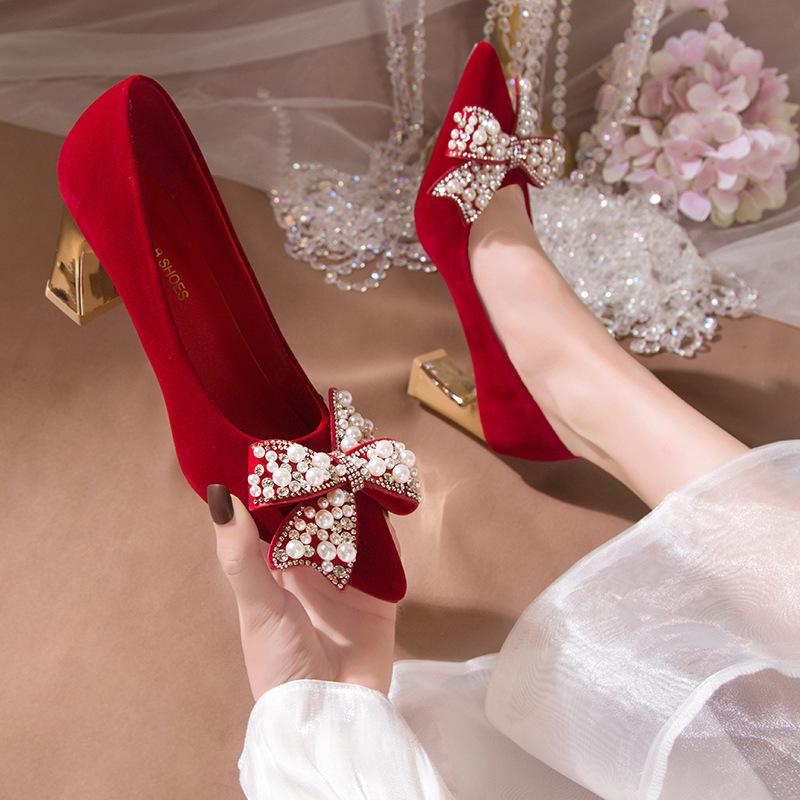 Wedding shoes thick heel pointed rhinestone bow suede high heels popular spring new Korean version Chinese wedding women s shoes 34
Wedding shoes thick heel pointed rhinestone bow suede high heels popular spring new Korean version Chinese wedding women s shoes 34