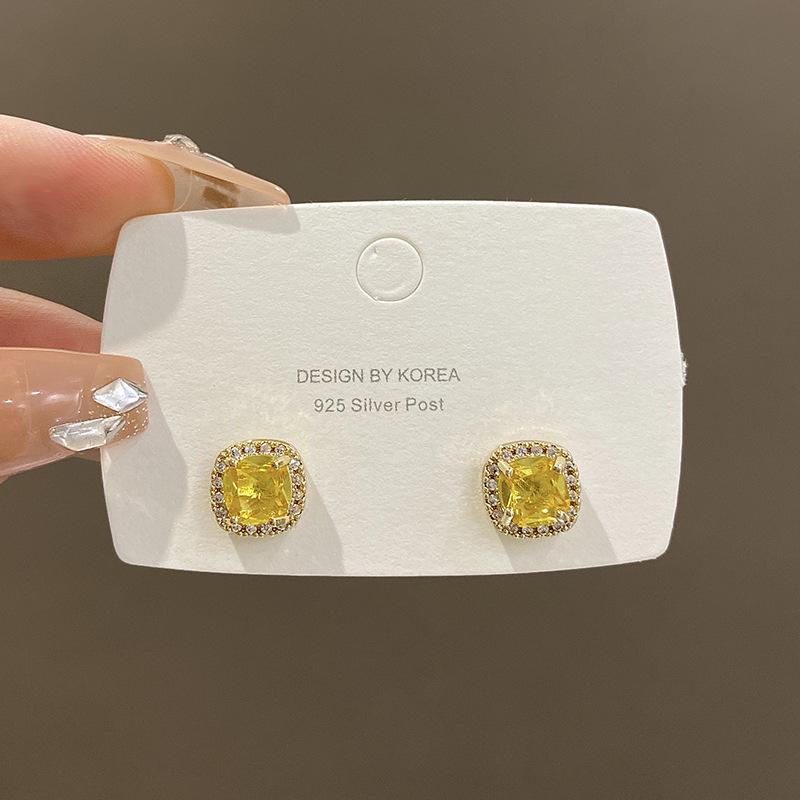 S silver needle yellow zircon stud earrings women s light luxury design sugar cube earrings new personalized earrings
S silver needle yellow zircon stud earrings women s light luxury design sugar cube earrings new personalized earrings