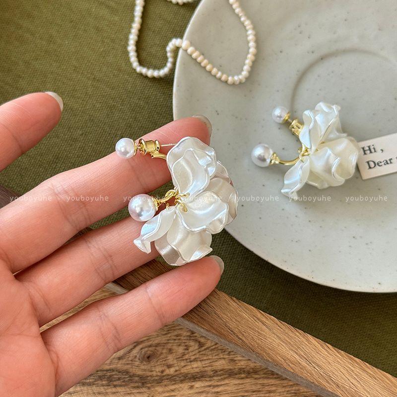 Immortal Pearl Petal Pendant Earrings Women Light Luxury Elegant High-Grade Exquisite Earrings All-Match Elegant and Beautiful Earrings Pearl Petal Earrings
Immortal Pearl Petal Pendant Earrings Women Light Luxury Elegant High-Grade Exquisite Earrings All-Match Elegant and Beautiful Earrings Pearl Petal Earrings