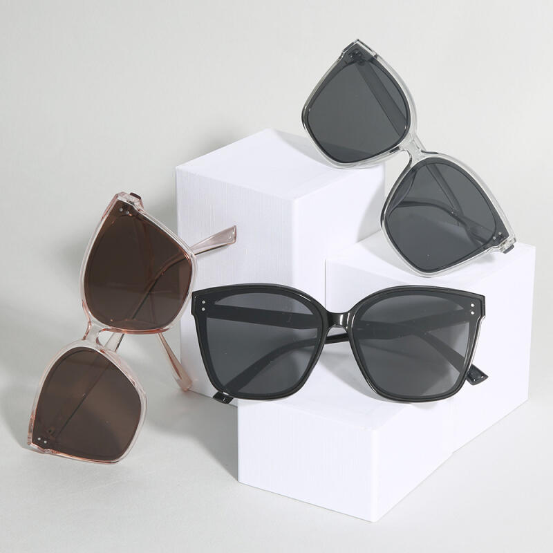 Simple sunglasses that cover half of the face, oversized 341 Champagne
Simple sunglasses that cover half of the face, oversized 341 Champagne
