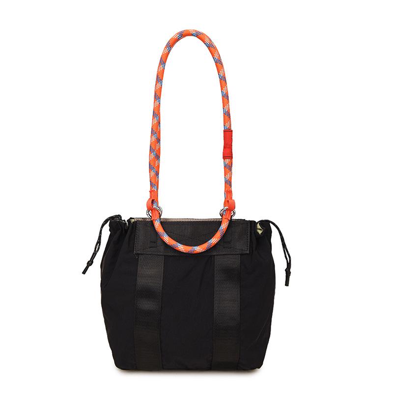 Versatile Early Autumn Tote: Large-Capacity Casual Shoulder Bag & Travel Handbag чорний
Versatile Early Autumn Tote: Large-Capacity Casual Shoulder Bag & Travel Handbag чорний