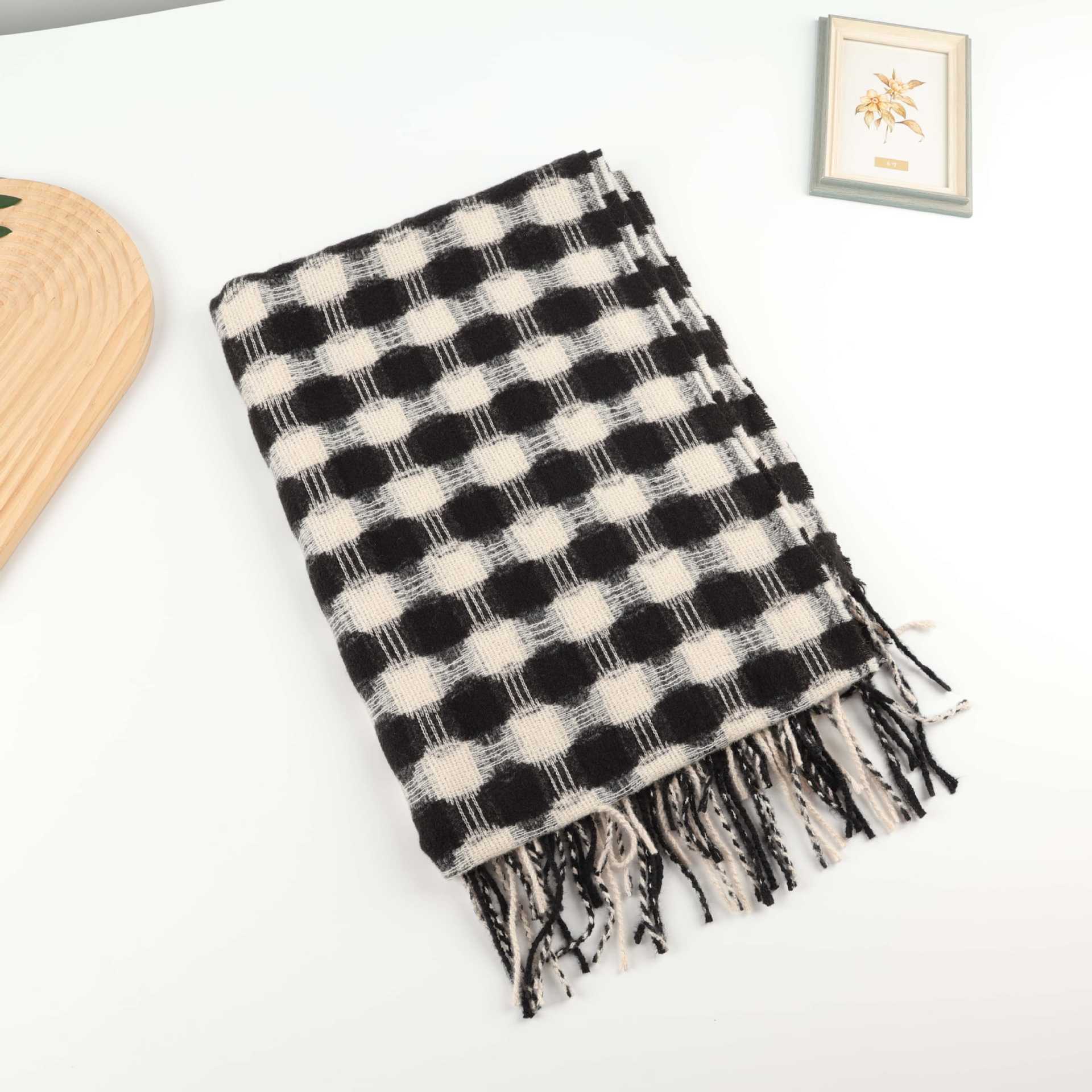 Woven Imitation Cashmere Scarf with Versatile Temperament and Atmosphere for Women 35*175+12*2
Woven Imitation Cashmere Scarf with Versatile Temperament and Atmosphere for Women 35*175+12*2