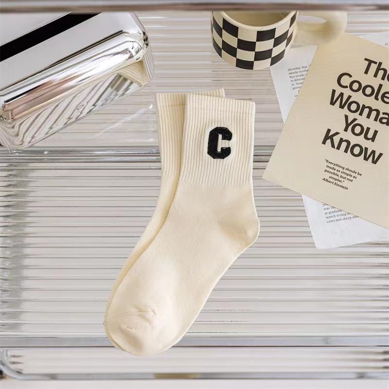 Трендовые цветные гольфы с буквенным узором, женские весенне-осенние гольфы средней длины, повседневные полосатые носки, спортивный стиль One Size бежевый
Трендовые цветные гольфы с буквенным узором, женские весенне-осенние гольфы средней длины, повседневные полосатые носки, спортивный стиль One Size бежевый