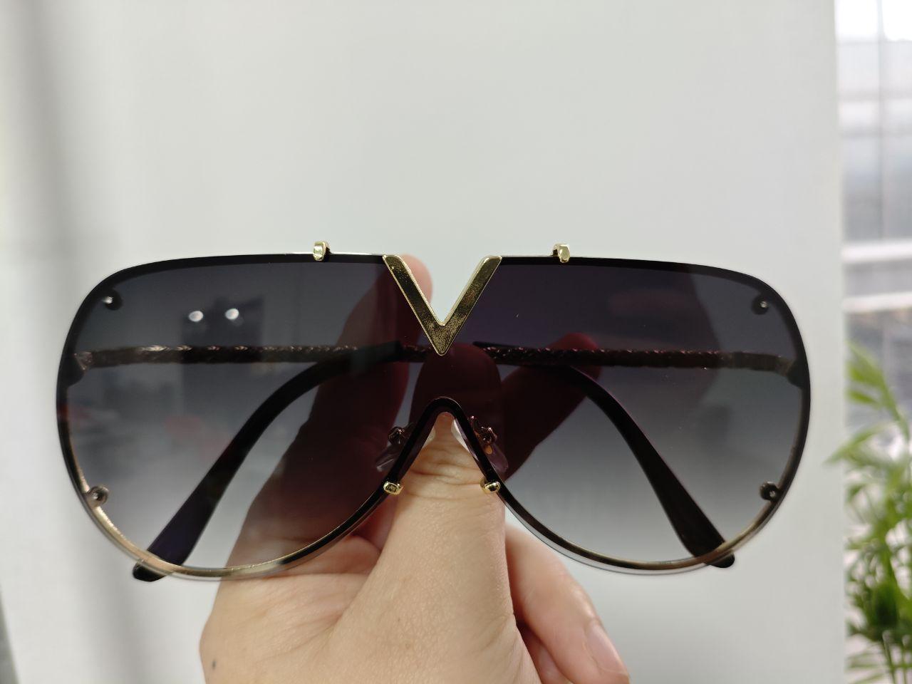JYL TS Sunglasses UV Protection Square V Rivet Hip-hop Street/2815 B-2783 шампунь кольору
JYL TS Sunglasses UV Protection Square V Rivet Hip-hop Street/2815 B-2783 шампунь кольору