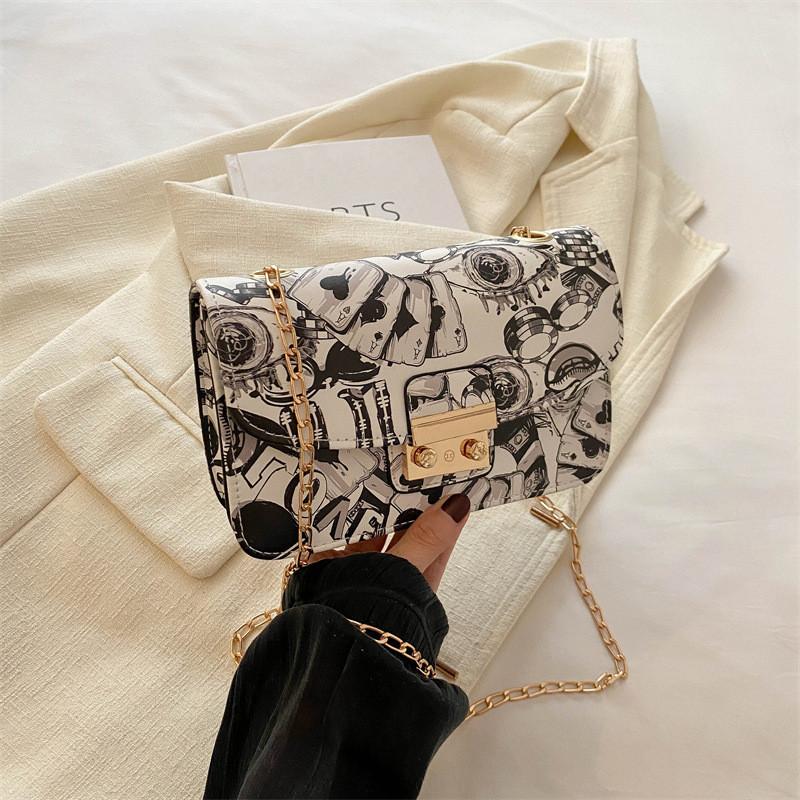Stylish Trendy Printed Small Square Bag With Lock Closure For Women In Green Red Yellow And Gray сірий колір
Stylish Trendy Printed Small Square Bag With Lock Closure For Women In Green Red Yellow And Gray сірий колір