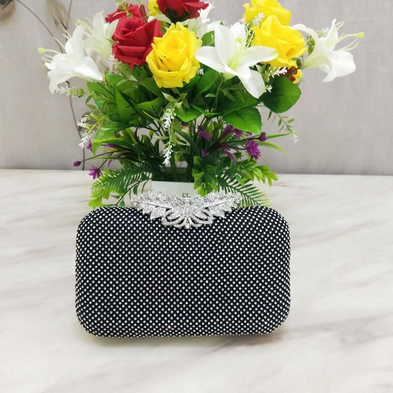 Handbag Women s Summer New Trend Dinner Bag Handbag Cheongsam Diamond Butterfly Cover Oblique Span Small Bag чёрный
Handbag Women s Summer New Trend Dinner Bag Handbag Cheongsam Diamond Butterfly Cover Oblique Span Small Bag чёрный