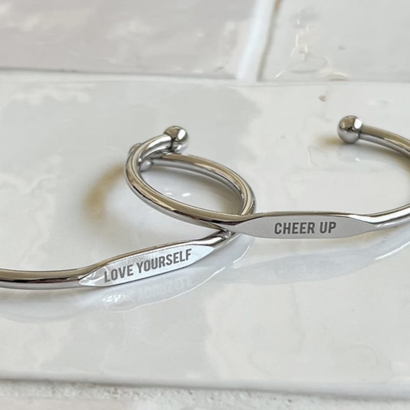 FANTASTIC PLANET lettering bangle (2type) LOVE YOURSELF
FANTASTIC PLANET lettering bangle (2type) LOVE YOURSELF