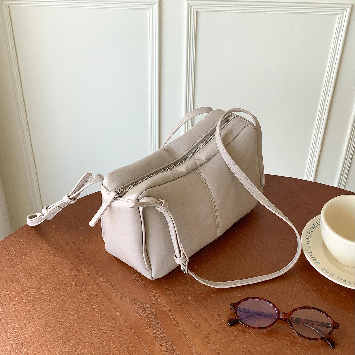 Luxury Designer Shoulder Bags for Women Soft PU Leather Boston Bag Brands Handbags and Purses Ladies Quilted Shopper Tote
Luxury Designer Shoulder Bags for Women Soft PU Leather Boston Bag Brands Handbags and Purses Ladies Quilted Shopper Tote