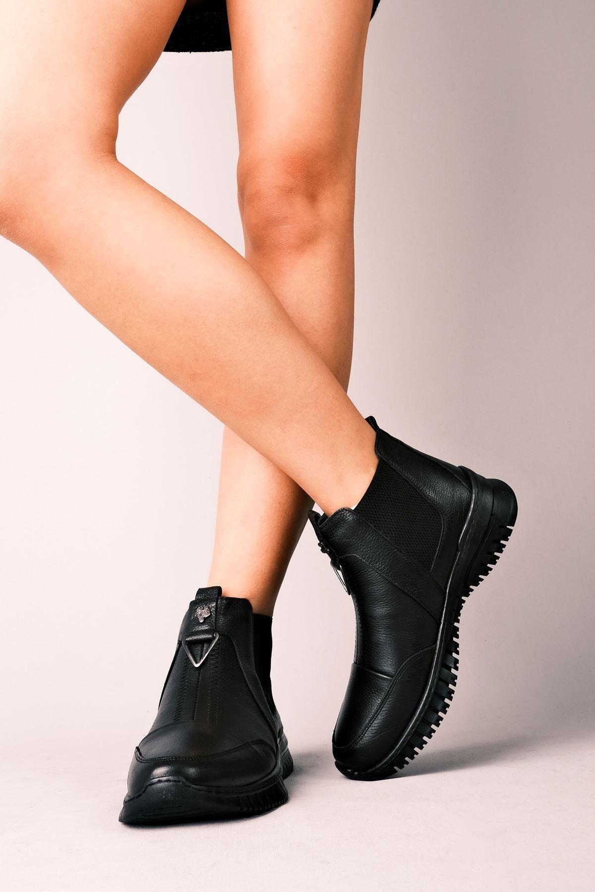 Women Modern Stylish Fashion Genuine Leather Amatsu Women Genuine Leather Triangle Metal Detailed Ankle Boots Black 36
Women Modern Stylish Fashion Genuine Leather Amatsu Women Genuine Leather Triangle Metal Detailed Ankle Boots Black 36
