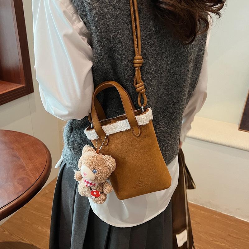 New niche design matte retro handbag bag women s premium texture leopard print single shoulder crossbody mobile phone bag 15*4*19
New niche design matte retro handbag bag women s premium texture leopard print single shoulder crossbody mobile phone bag 15*4*19