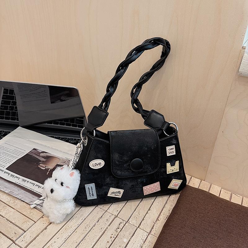 2025 early autumn new versatile ins shoulder messenger bag texture niche design underarm bag popular women s bags this year 25*5*16
2025 early autumn new versatile ins shoulder messenger bag texture niche design underarm bag popular women s bags this year 25*5*16