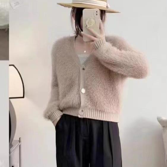 WTEMPO Женские короткие пальто большого размера с V-образным вырезом, однотонные свободные кардиганы из искусственного меха для улицы с пуговицами One Size хаки
WTEMPO Женские короткие пальто большого размера с V-образным вырезом, однотонные свободные кардиганы из искусственного меха для улицы с пуговицами One Size хаки