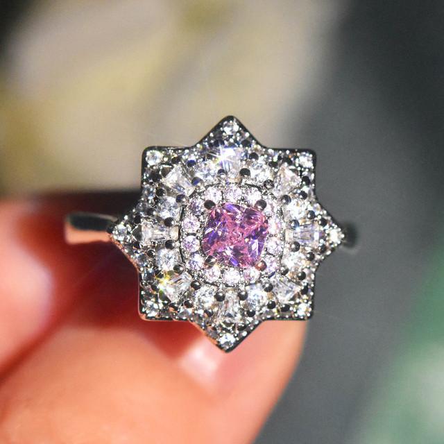 Кольцо из серебра 925 пробы с имитацией натурального розового бриллианта Argyle, роскошное кольцо с полной инкрустацией принцессы из циркона, женское кольцо, вечерние ювелирные изделия на день рождения, подарок Resizable фиолетовый
Кольцо из серебра 925 пробы с имитацией натурального розового бриллианта Argyle, роскошное кольцо с полной инкрустацией принцессы из циркона, женское кольцо, вечерние ювелирные изделия на день рождения, подарок Resizable фиолетовый