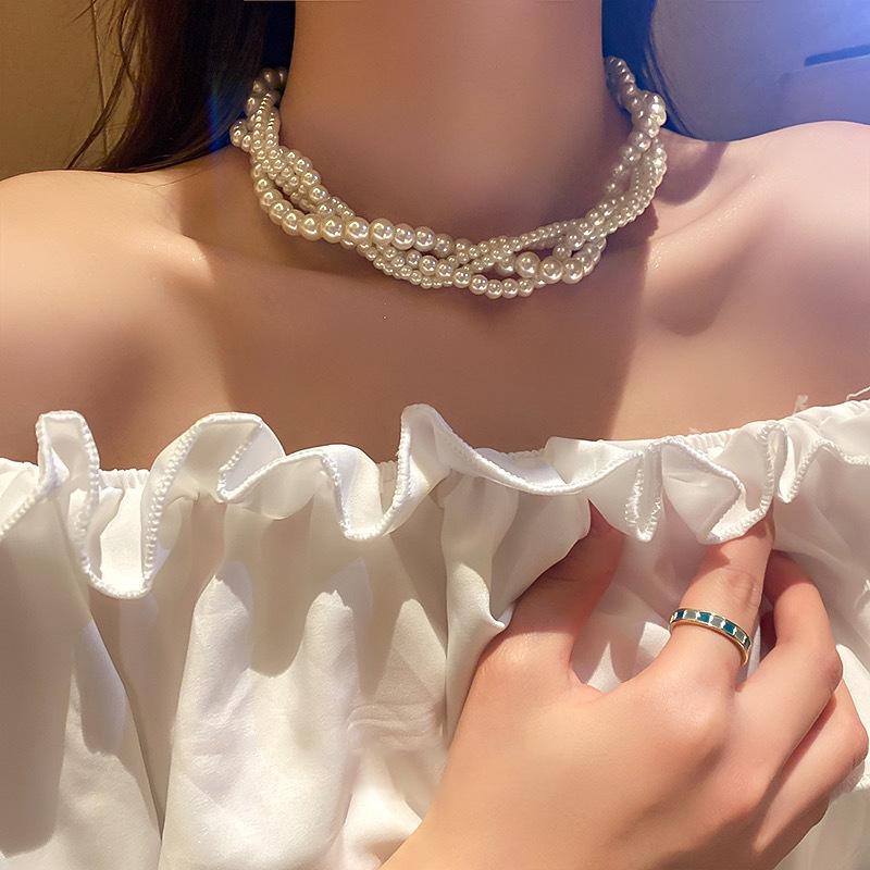 Luxury Baroque Pearl Layered Choker Necklace: Vintage-Inspired Women s Fashion Accessory
Luxury Baroque Pearl Layered Choker Necklace: Vintage-Inspired Women s Fashion Accessory