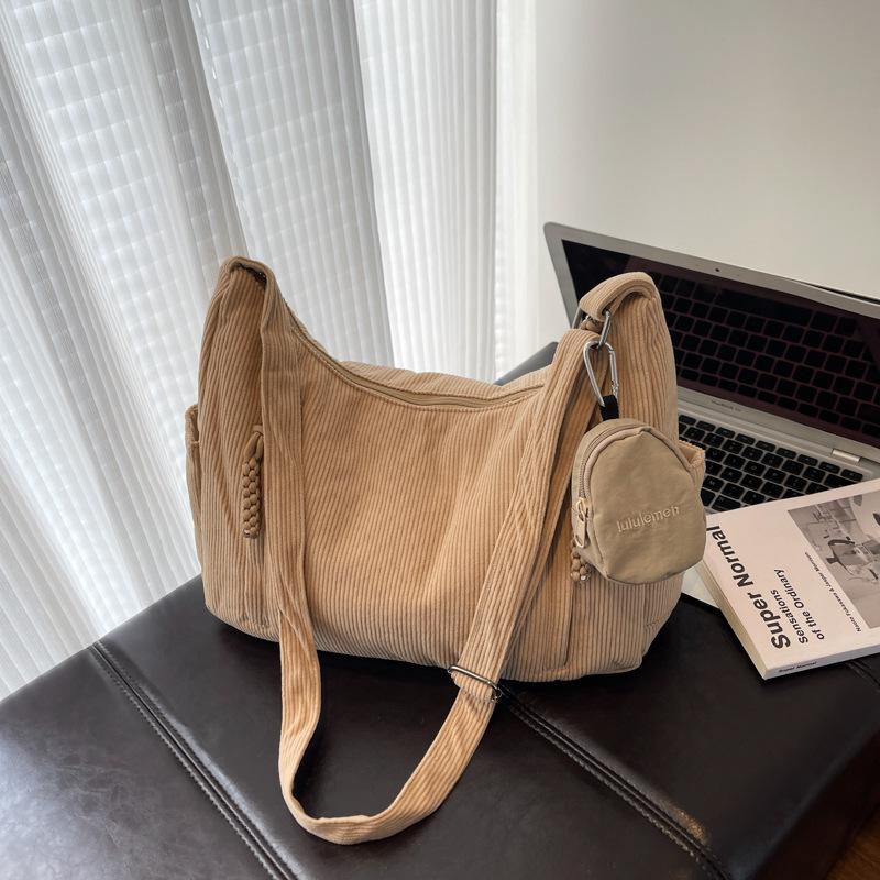 Новая сумка в иностранном стиле, персонализированная, большой вместимости, нишевый дизайн, повседневная наплечная сумка, женская сумка-мессенджер 2025 осень Pendant bag without pendant хаки
Новая сумка в иностранном стиле, персонализированная, большой вместимости, нишевый дизайн, повседневная наплечная сумка, женская сумка-мессенджер 2025 осень Pendant bag without pendant хаки