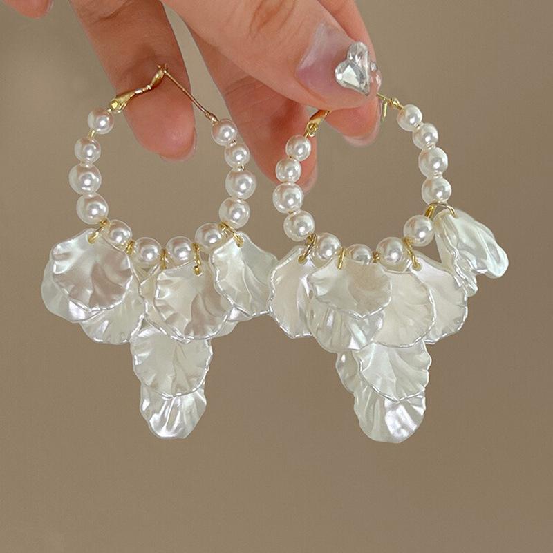 Trending Imitation Pearl Shell Drop Earring Fashion Party Korean Big Circle Dangle Earrings Female Jewelry For Woman New
Trending Imitation Pearl Shell Drop Earring Fashion Party Korean Big Circle Dangle Earrings Female Jewelry For Woman New