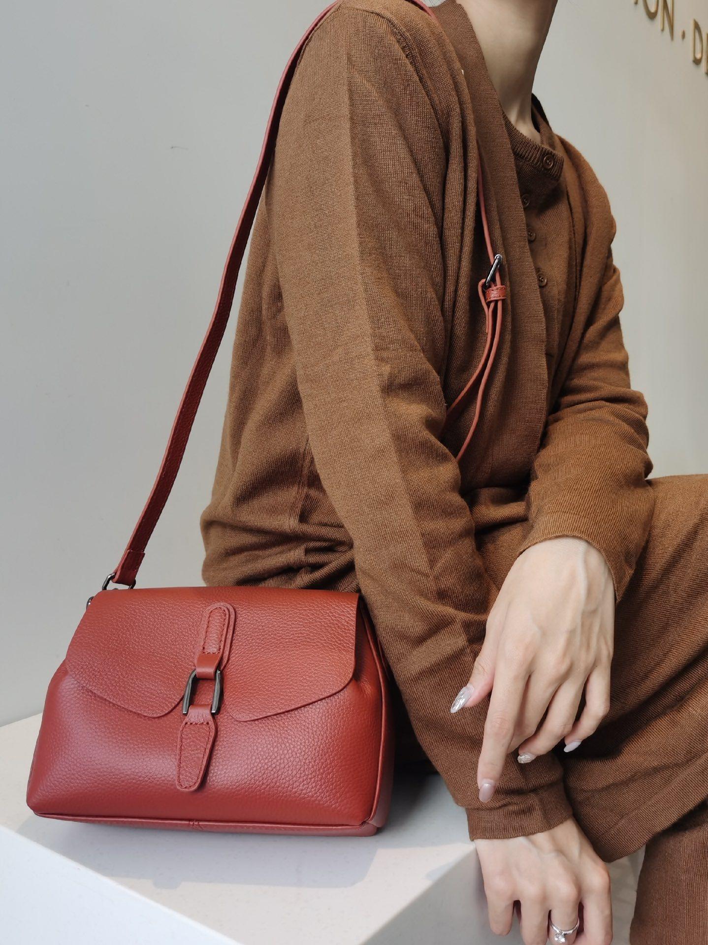 Women s Bag 2025 New Saddle Genuine Leather First-layer Cowhide Fashionable Commuting Shoulder Women Length 21 X7 X15CM оранжевый
Women s Bag 2025 New Saddle Genuine Leather First-layer Cowhide Fashionable Commuting Shoulder Women Length 21 X7 X15CM оранжевый