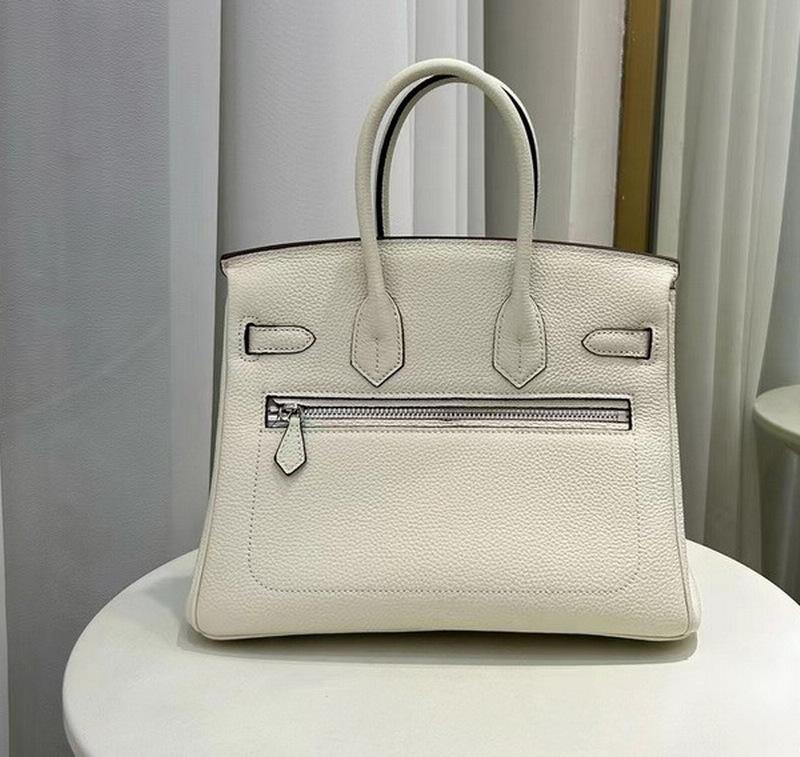 2026 Genuine Leather Women s Bag Top Layer Cowhide TOGO Knight Jacket Punk Chain Platinum Hand-held Diagonal Cross 30-16-24cm
2026 Genuine Leather Women s Bag Top Layer Cowhide TOGO Knight Jacket Punk Chain Platinum Hand-held Diagonal Cross 30-16-24cm