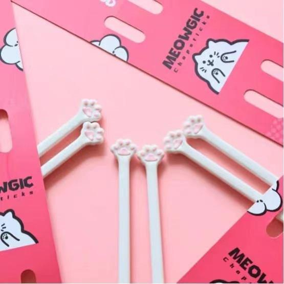 Comical Chopstick Holder: Creative Begging Hand Design for Fun Pranks.
Comical Chopstick Holder: Creative Begging Hand Design for Fun Pranks.