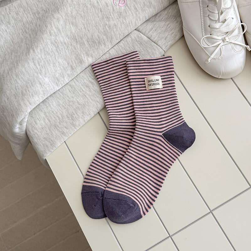 Women s Korean Style Color-Block Striped Mid-Calf Socks - Trendy, Breathable, Sweat-Absorbing, Loose Cuff School Style One Size
Women s Korean Style Color-Block Striped Mid-Calf Socks - Trendy, Breathable, Sweat-Absorbing, Loose Cuff School Style One Size