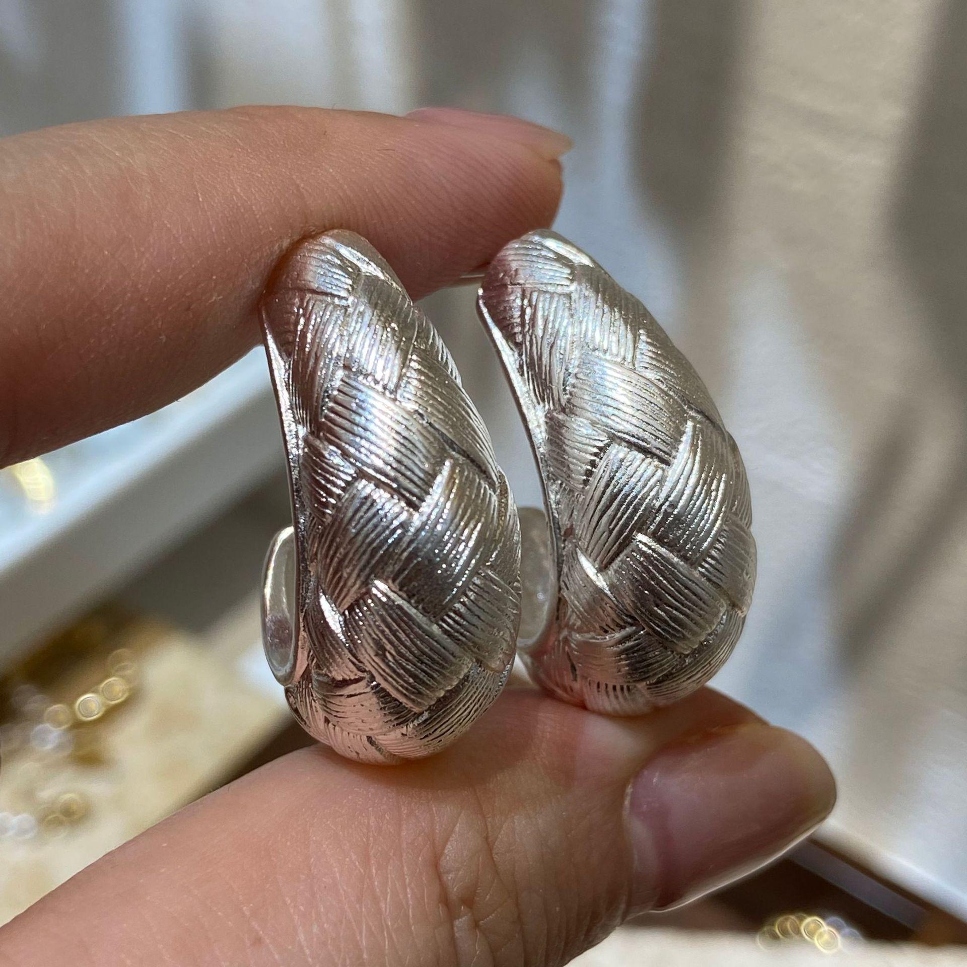Exaggerated Wheat Ear Texture Woven Metal Stud Earrings Female Personality Unique Temperament Fashion Versatile Earrings 5 Layers Real Gold Electric
Exaggerated Wheat Ear Texture Woven Metal Stud Earrings Female Personality Unique Temperament Fashion Versatile Earrings 5 Layers Real Gold Electric